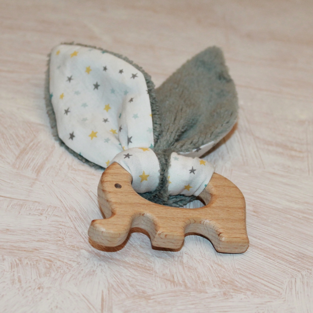 Doudou en coton bio & Anneau de dentition en bois